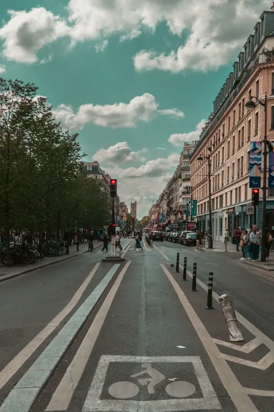 Une rue française près du lieu de culte