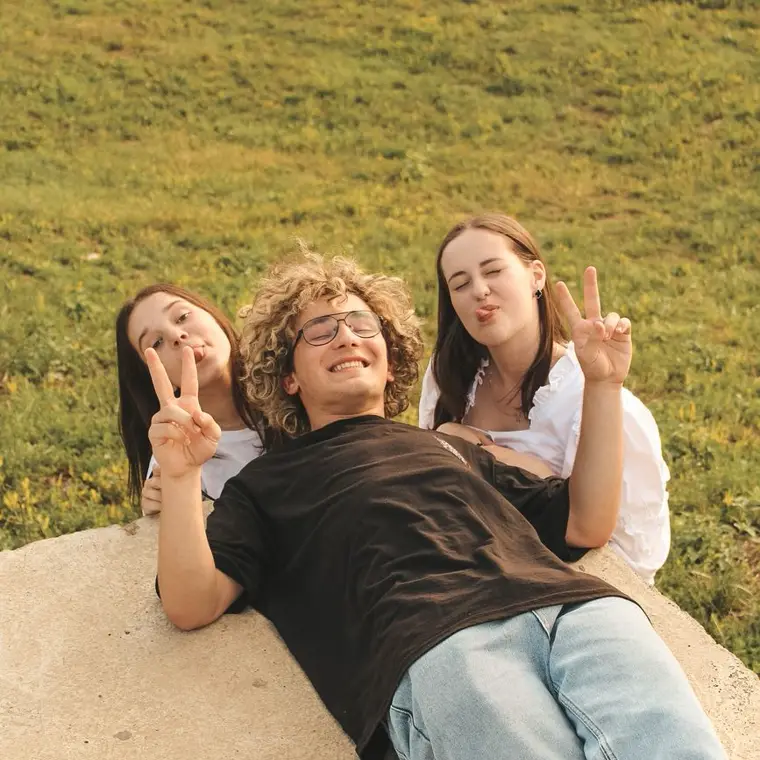 Un groupe de jeunes adultes